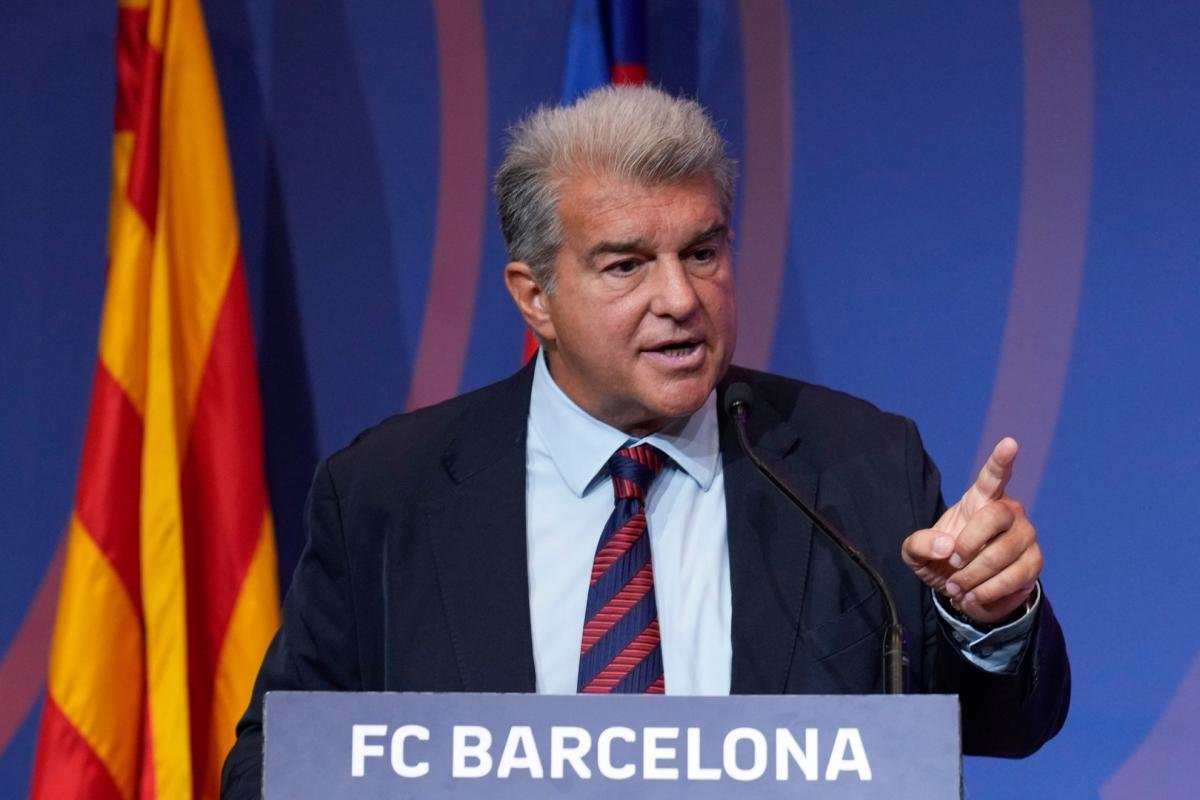 El Barça pide a la RFEF una nueva licencia para Olmo y Pau Víctor