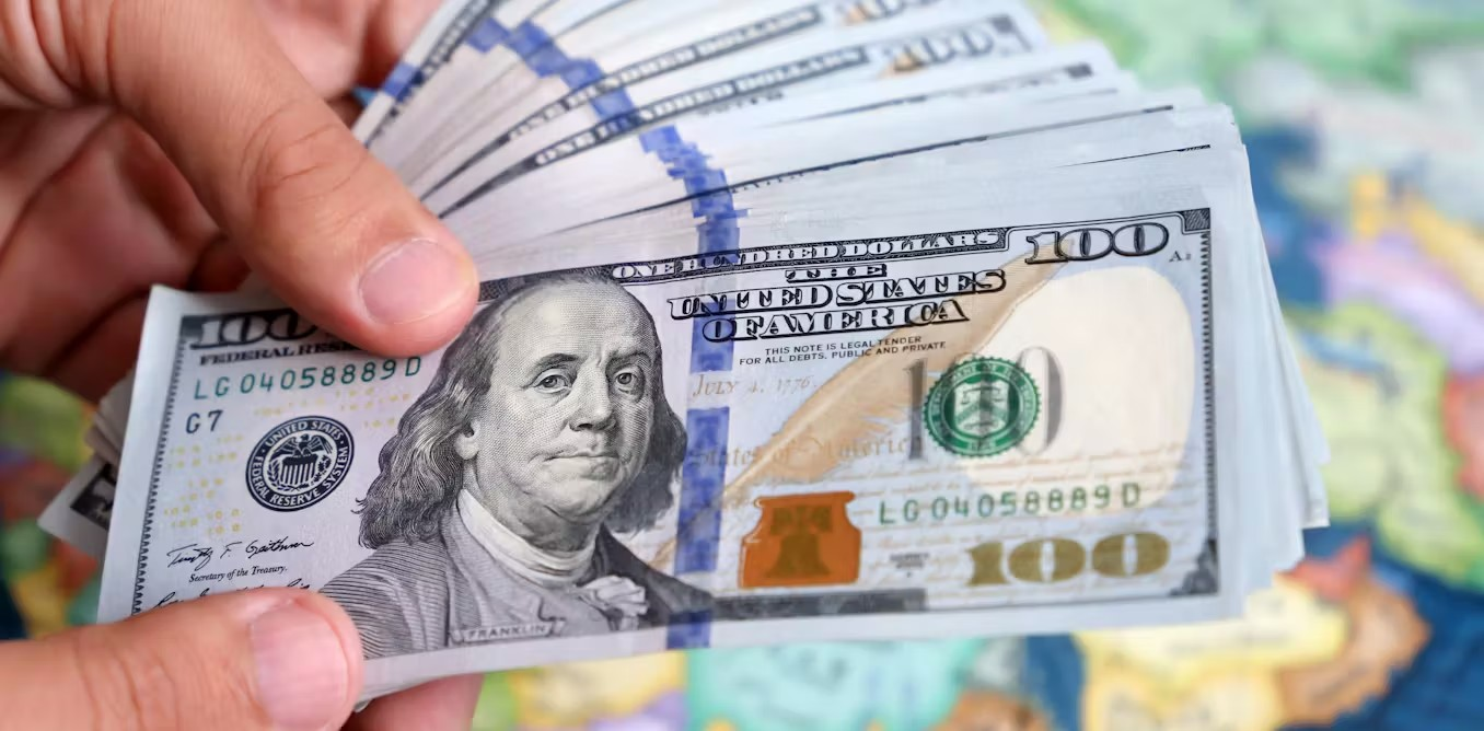El dólar subió doce centavos y este martes era vendido a .32 | AlMomento.net