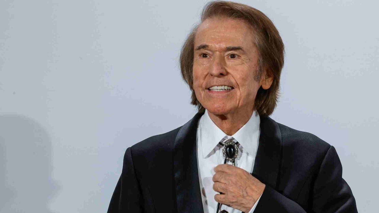 Equipo médico del cantante español Raphael tomó decisión de última hora para Navidad