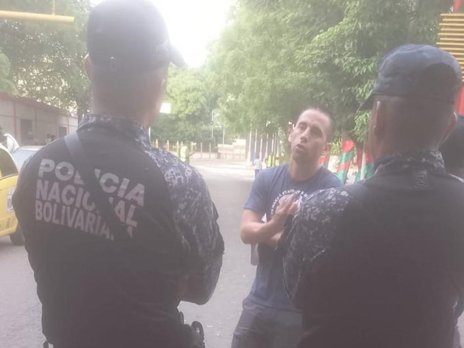 Ahora el régimen de Maduro asegura que el gendarme detenido en Venezuela tenía un plan para sacar a los opositores que están en la embajada argentina