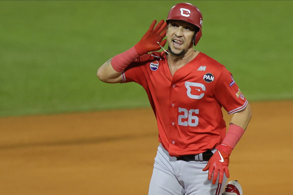 Un cuadrangular de Hernán Pérez mantuvo el invicto de Cardenales