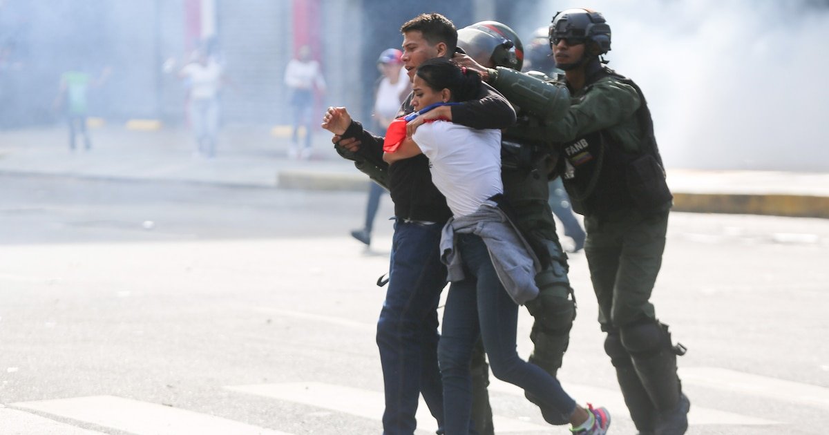 Denuncian que al menos 19 extranjeros continúan detenidos como presos políticos del régimen de Maduro en Venezuela