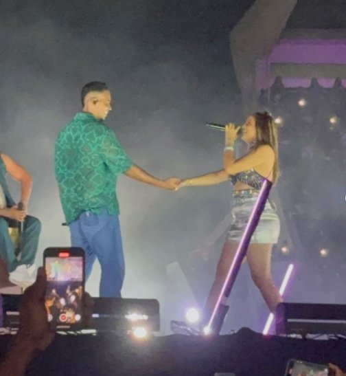 Un beso con Romeo Santos le costó el divorcio a una fan