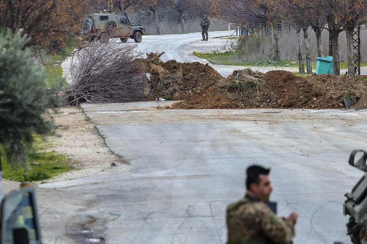 Israel reconoce haber lanzado "disparos de advertencia" en el sur de Líbano en una jornada de ataques con al menos 15 muertos