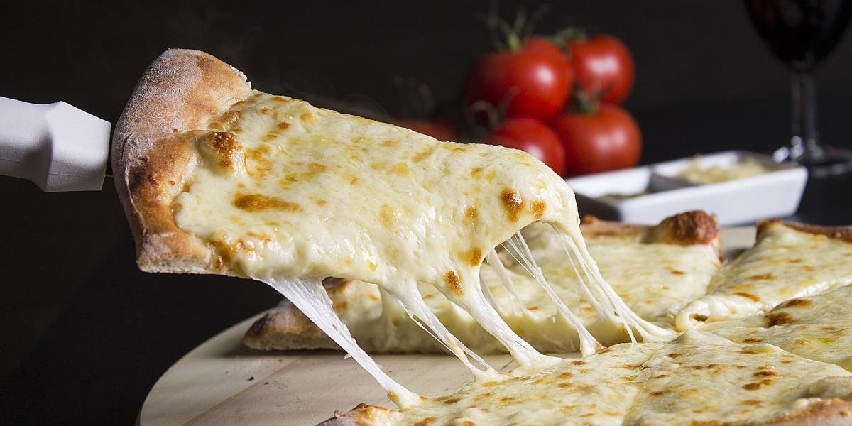 Importante cadena de pizza va la quiebra y toma una fuerte decisión con sus locales en 2025