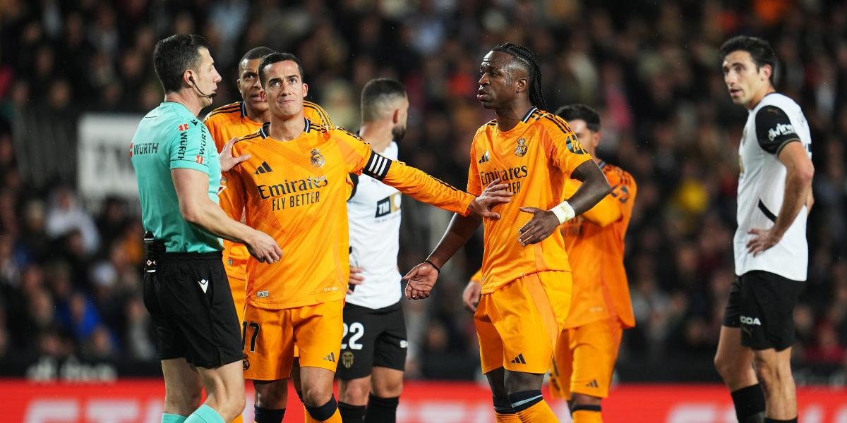 Esto es lo que dice el acta del Valencia-Madrid sobre la expulsión de Vinicius y su posible sanción