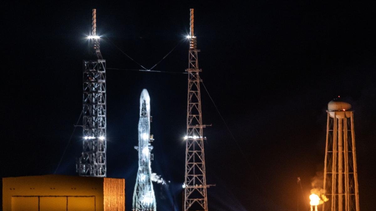 Suspendido el despegue del cohete New Glenn de Bezos y aplazado hasta el miércoles el vuelo del Starship de Musk