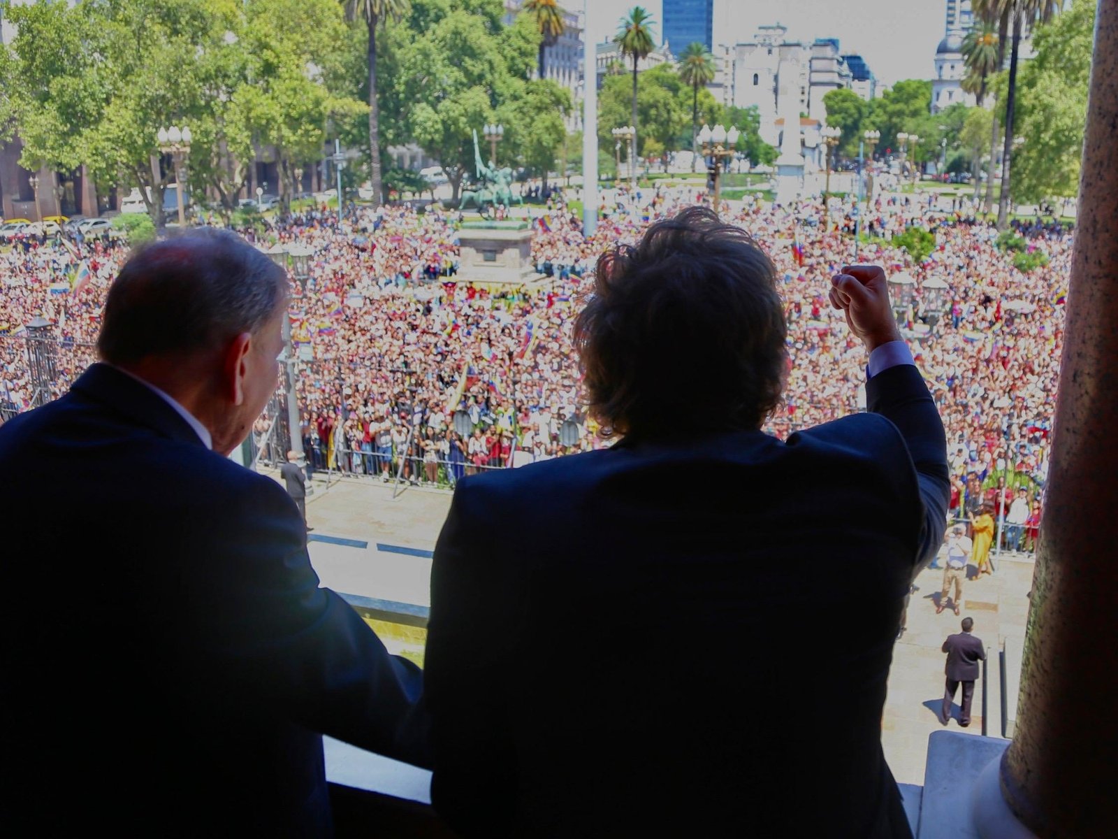 Javier Milei recibió al opositor González Urrutia en Casa Rosada como presidente electo