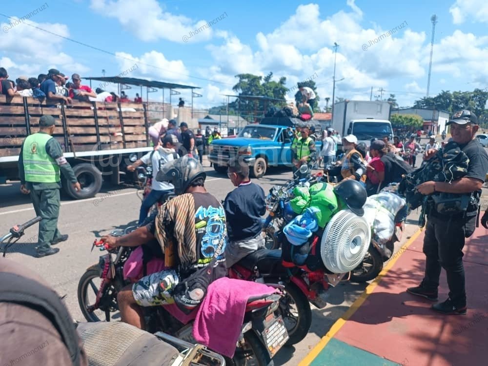 Colombianos de Catatumbo se desplazan a Venezuela por enfrentamientos del ELN y las FARC