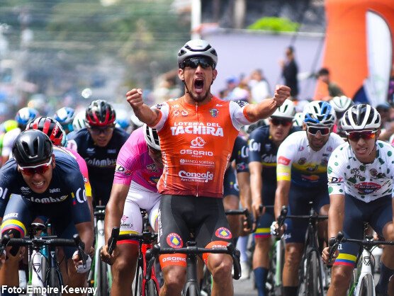 Vuelta al Táchira: Edwin Torres se impone en el sprint y Jhonny Araujo conserva el liderato tras la segunda etapa