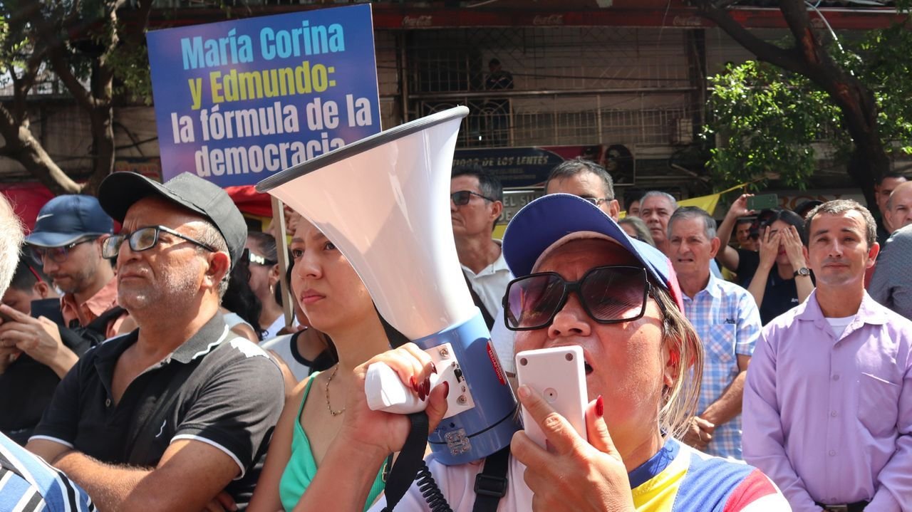Maduro estrena su tercer mandato más débil y más aislado que nunca