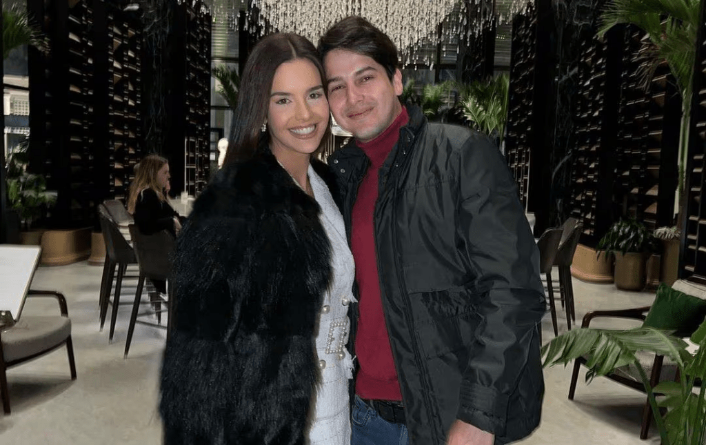 La modelo Amanda Dudamel anunció su compromiso con su novio Daniel Roa