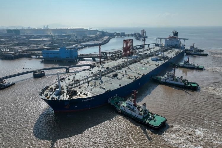 Puertos chinos vetan petroleros sancionados por Estados Unidos