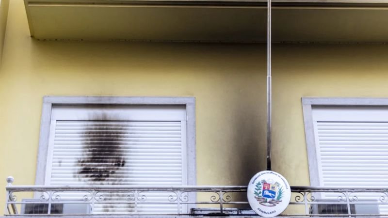 Venezuela acusa a la oposición de coordinar ataques contra edificios diplomáticos en 5 países