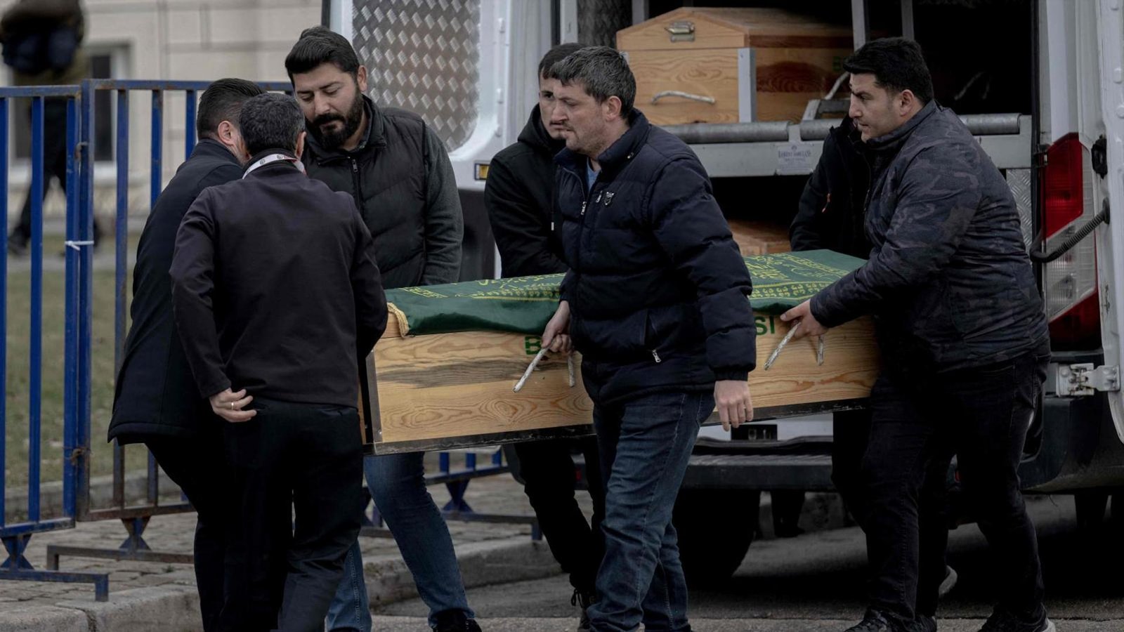 Once detenidos por el incendio mortal en un hotel de esquí en Turquía
