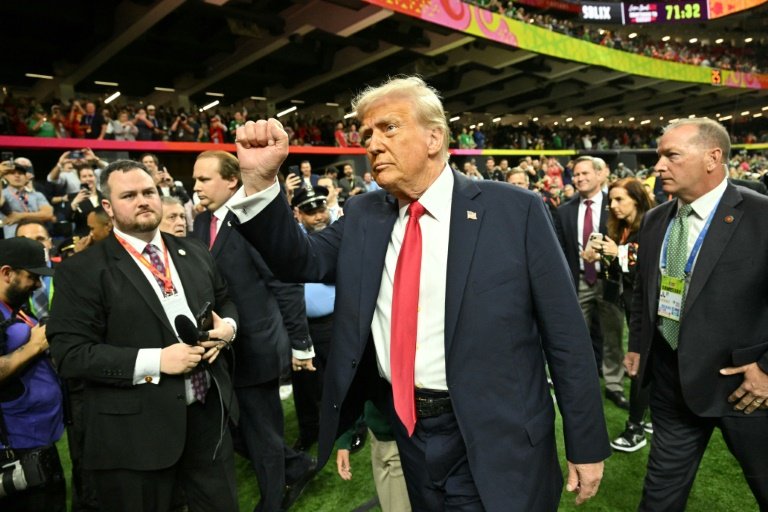 Trump se burla de Taylor Swift tras abucheos en el Super Bowl