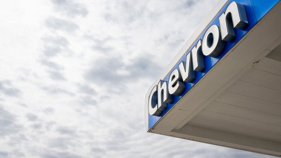 Sacudón en Chevron: ¿se sentirá en Argentina? | La petrolera tiene su planta regional en el país