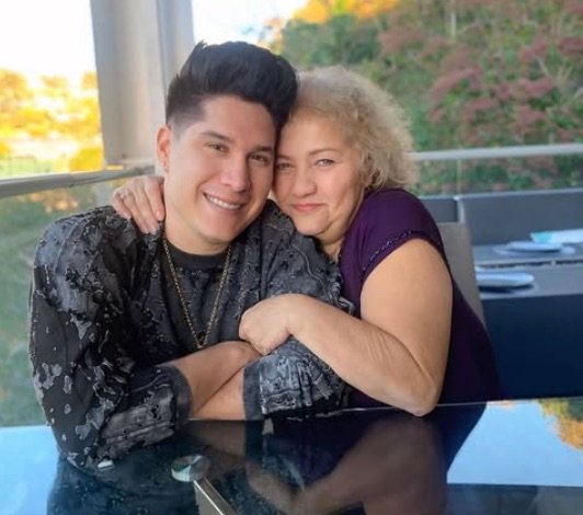 Chyno Miranda se reencontró con su mamá