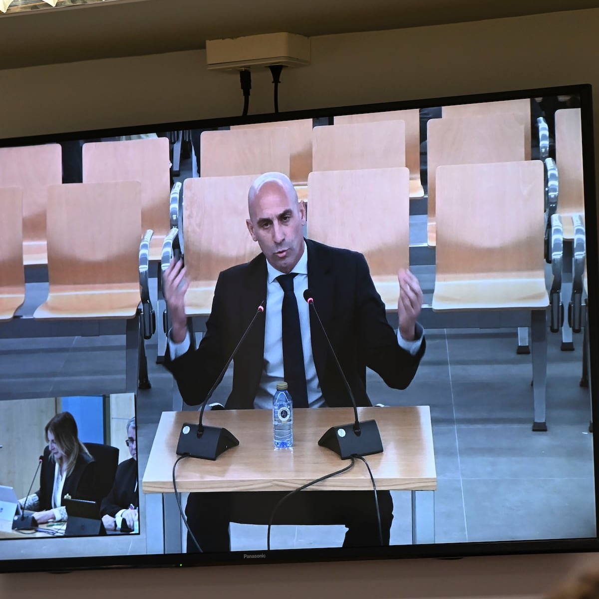 Rubiales mantiene su versión y defiende ante el juez que el beso a Jenni Hermoso fue consentido | El PAÍS Exprés