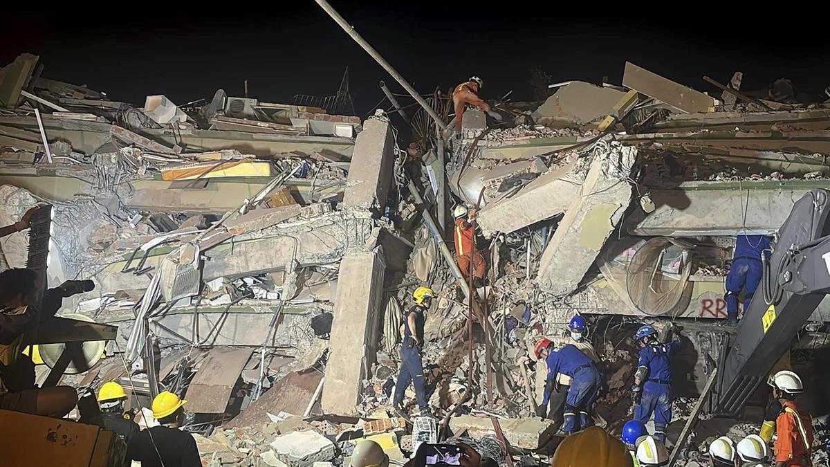La Junta Militar sigue con los bombardeos durante las labores de rescate en Birmania