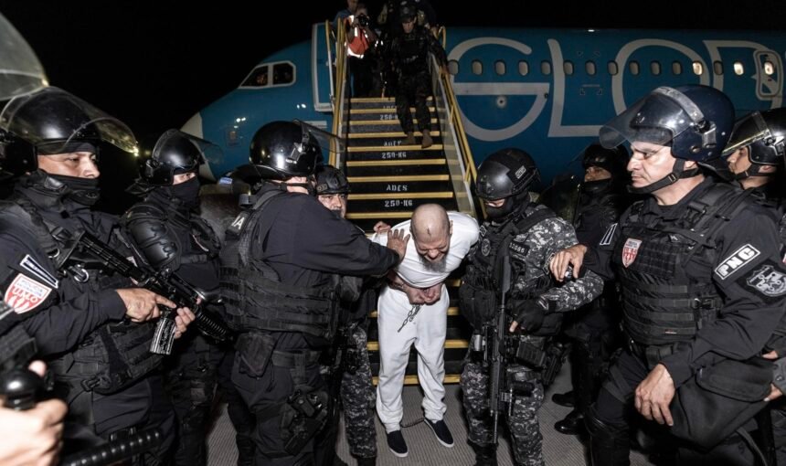El Salvador sobre venezolanos deportados: “Son criminales”