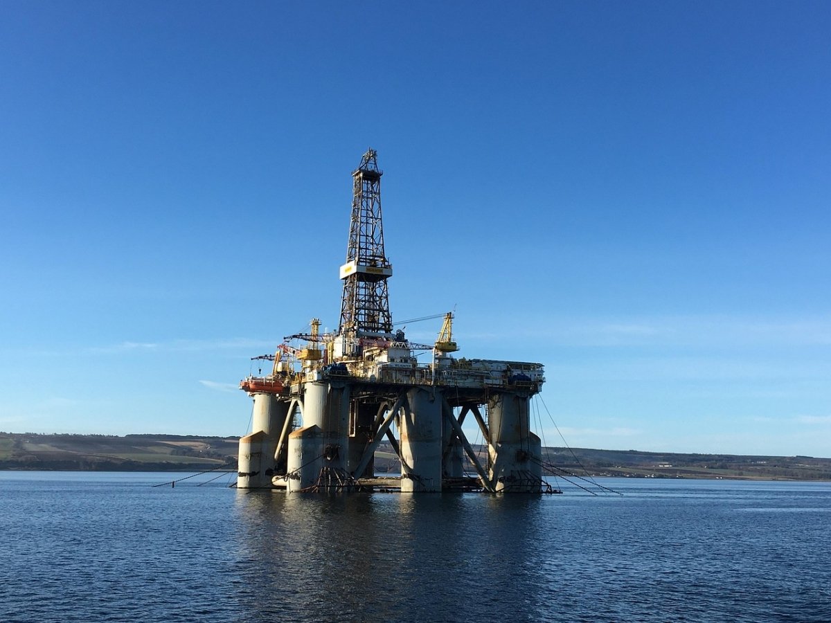 El petróleo repunta ante la caída de inventarios en EEUU y las tensiones geopolíticas