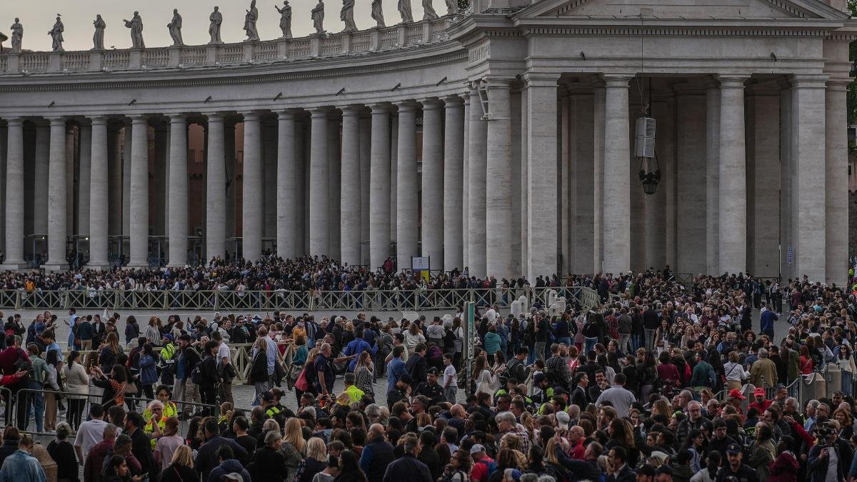 La fila eterna de San Pedro
