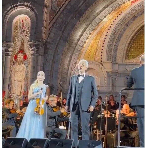 Andrea Bocelli canta el Ave María en Lourdes por Semana Santa