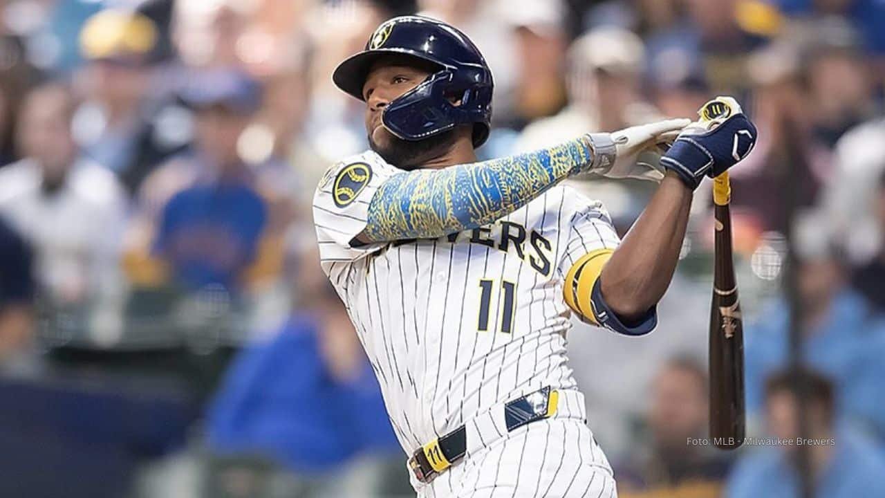 Jackson Chourio extiende racha y suena primer triple de 2025