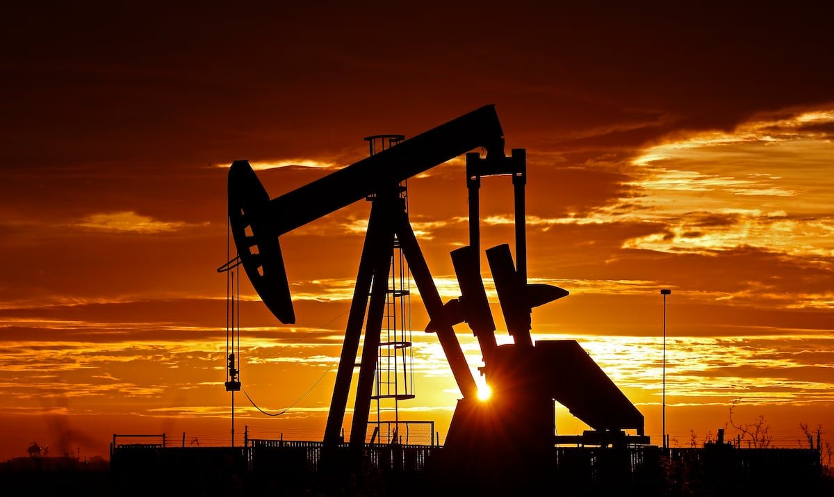 El petróleo marca mínimos de cuatro años ante el riesgo de recesión mundial | Mercados Financieros