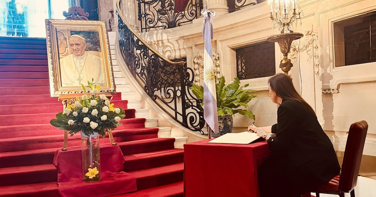 La despedida de Victoria Villarruel al papa Francisco con un mensaje manuscrito: “No pierdo la alegría como me aconsejaste”