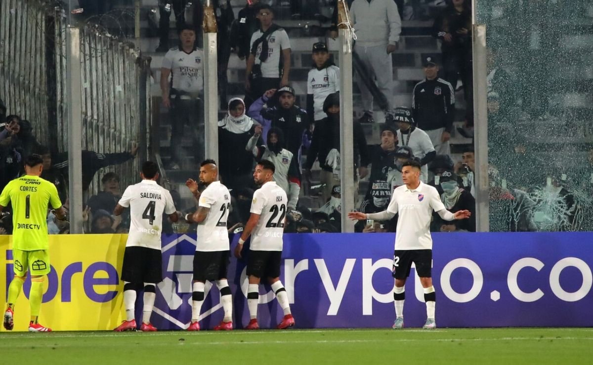 Conmebol anuncia sanción a Colo Colo en Copa Libertadores