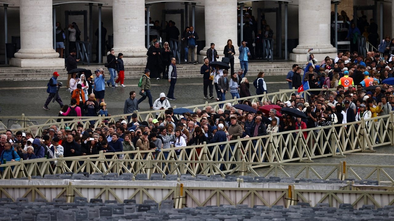 Muere el Papa, en directo | Última hora: cardenales candidatos, cónclave, funeral…