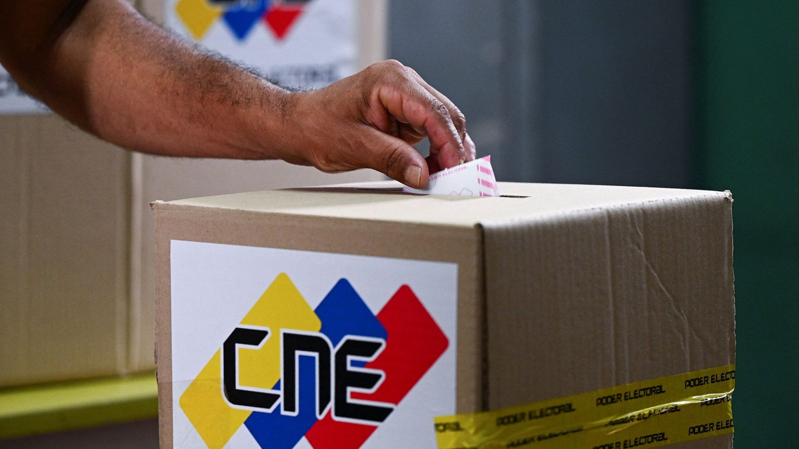 Machado dice que el 85% no votó en las elecciones regionales