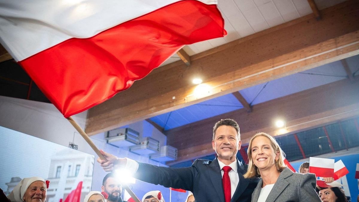 Júbilo y alegría en la sede de Trzaskowski y Nawrocki