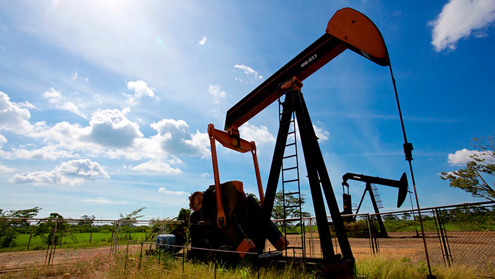 La producción de petróleo de Venezuela se mantiene sobre el millón y sube un 0,28% en abril