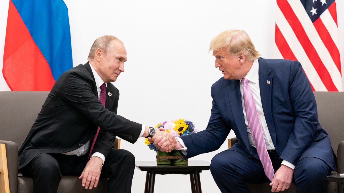 Trump anuncia que hablará con Putin el lunes para negociar el fin de la guerra de Ucrania