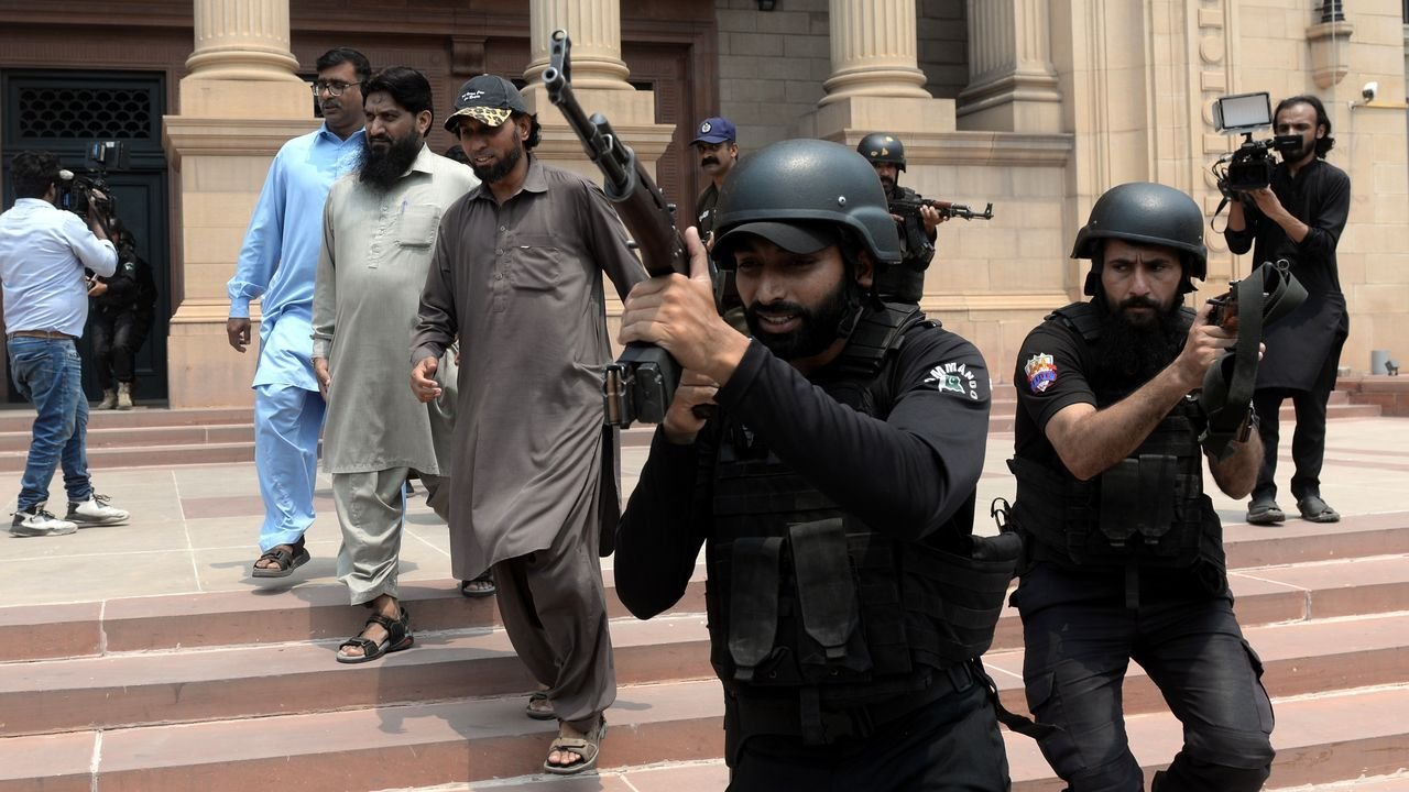 Pakistán continúa los ataques y la India moviliza a sus reservistas