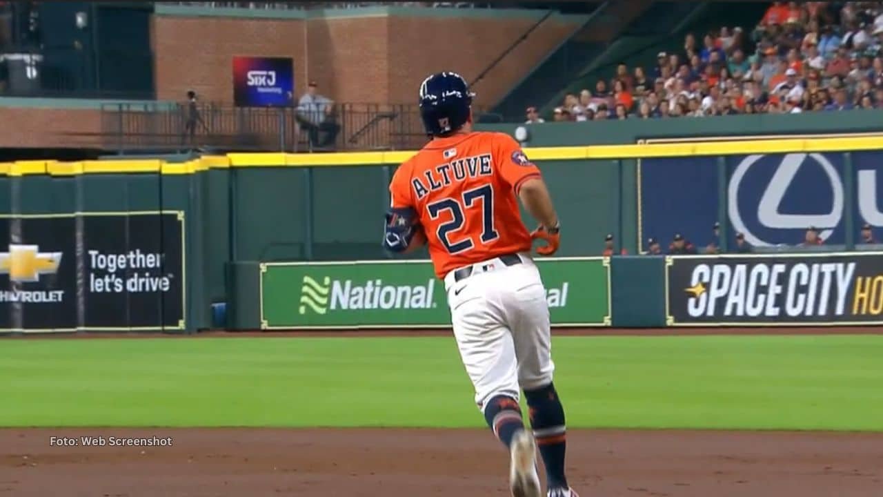 Jose Altuve pega 3 y supera a Lindor en top histórico MLB