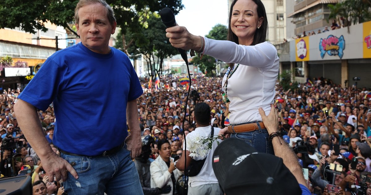 La oposición venezolana celebró el rescate de los cinco opositores refugiados en la embajada argentina
