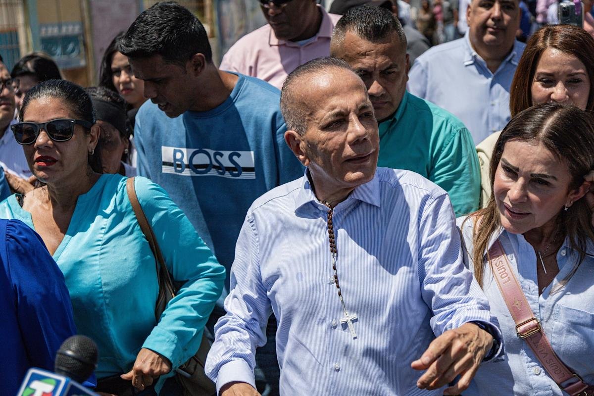 Gobernador antichavista Rosales dice que se mantendrá en la “ruta electoral” tras derrota