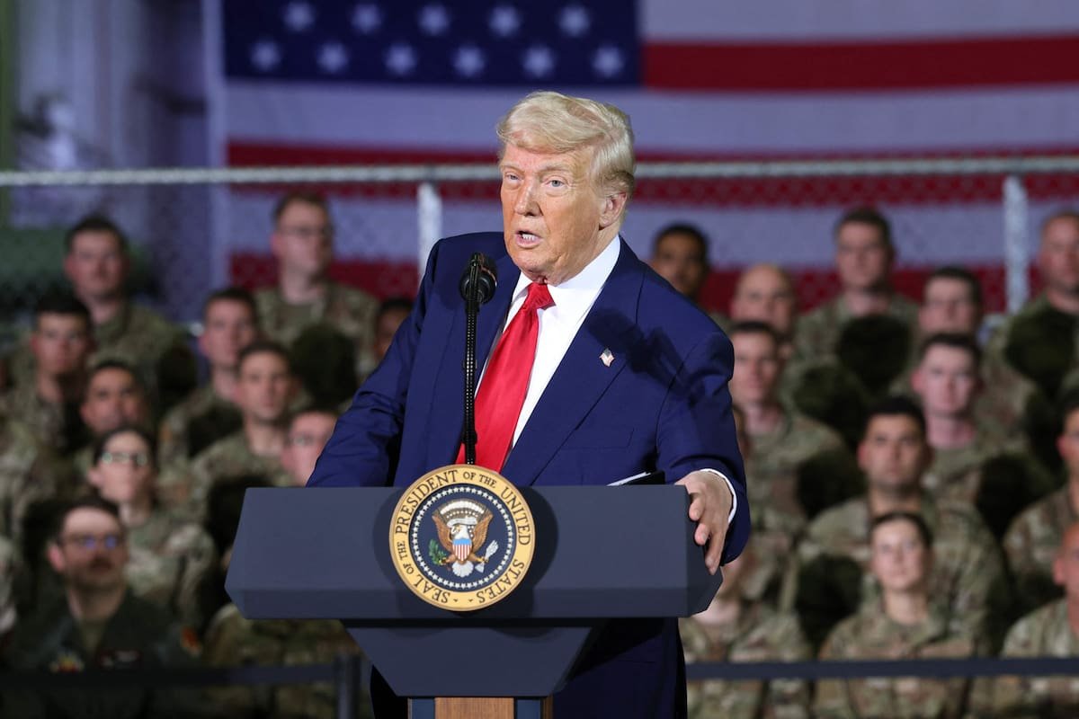 Acciones cotizan mixtas y dólar cae; proyecto tributario de Trump aumenta temores fiscales