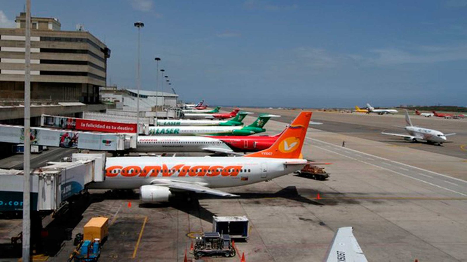 Llegó avión número 18 con migrantes repatriados