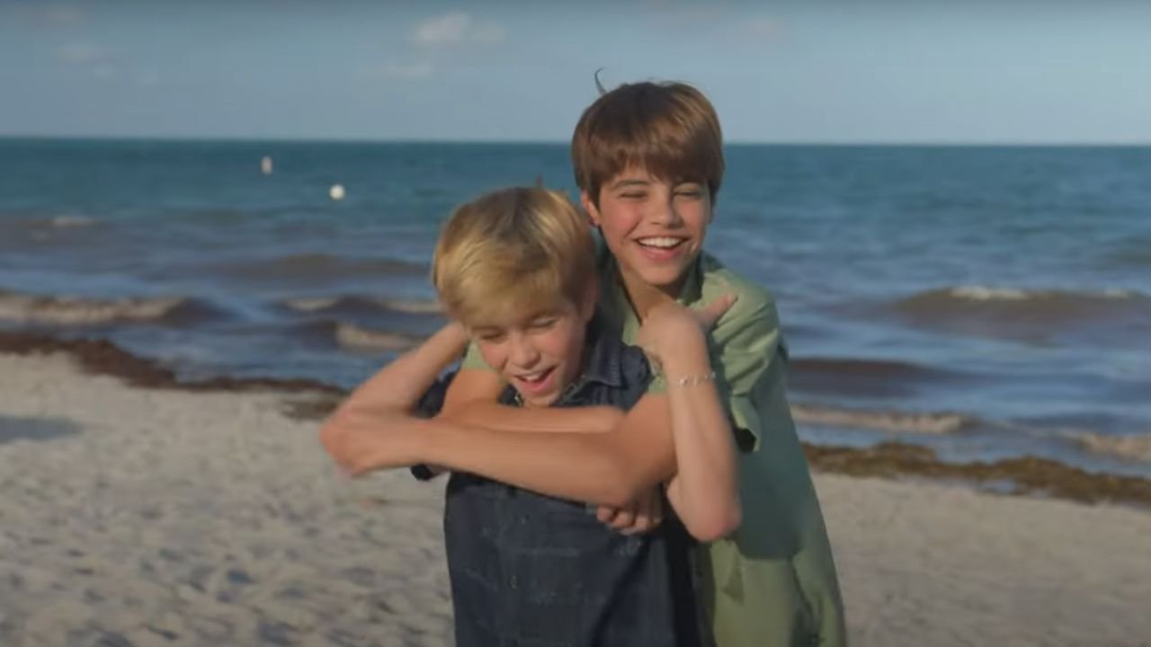 Milan y Sasha, los hijos de Shakira y Piqué, presentan el vídeo de su primera canción