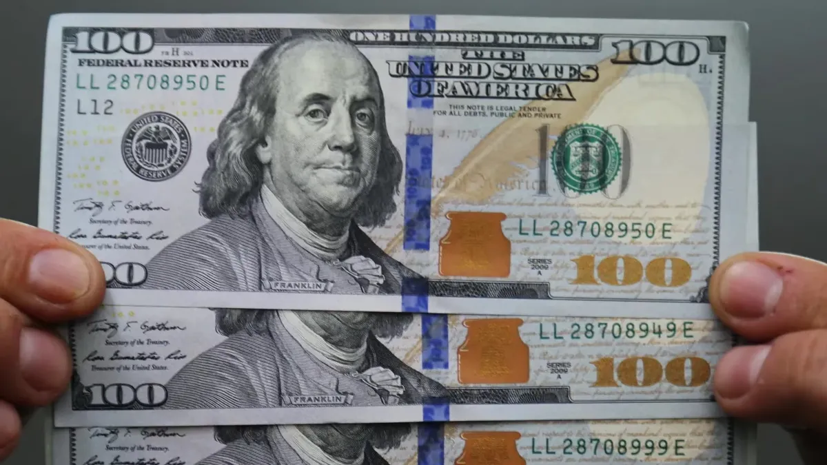 El dólar oficial opera con leves cambios, mientras el blue rebota desde mínimos de cuatro semanas