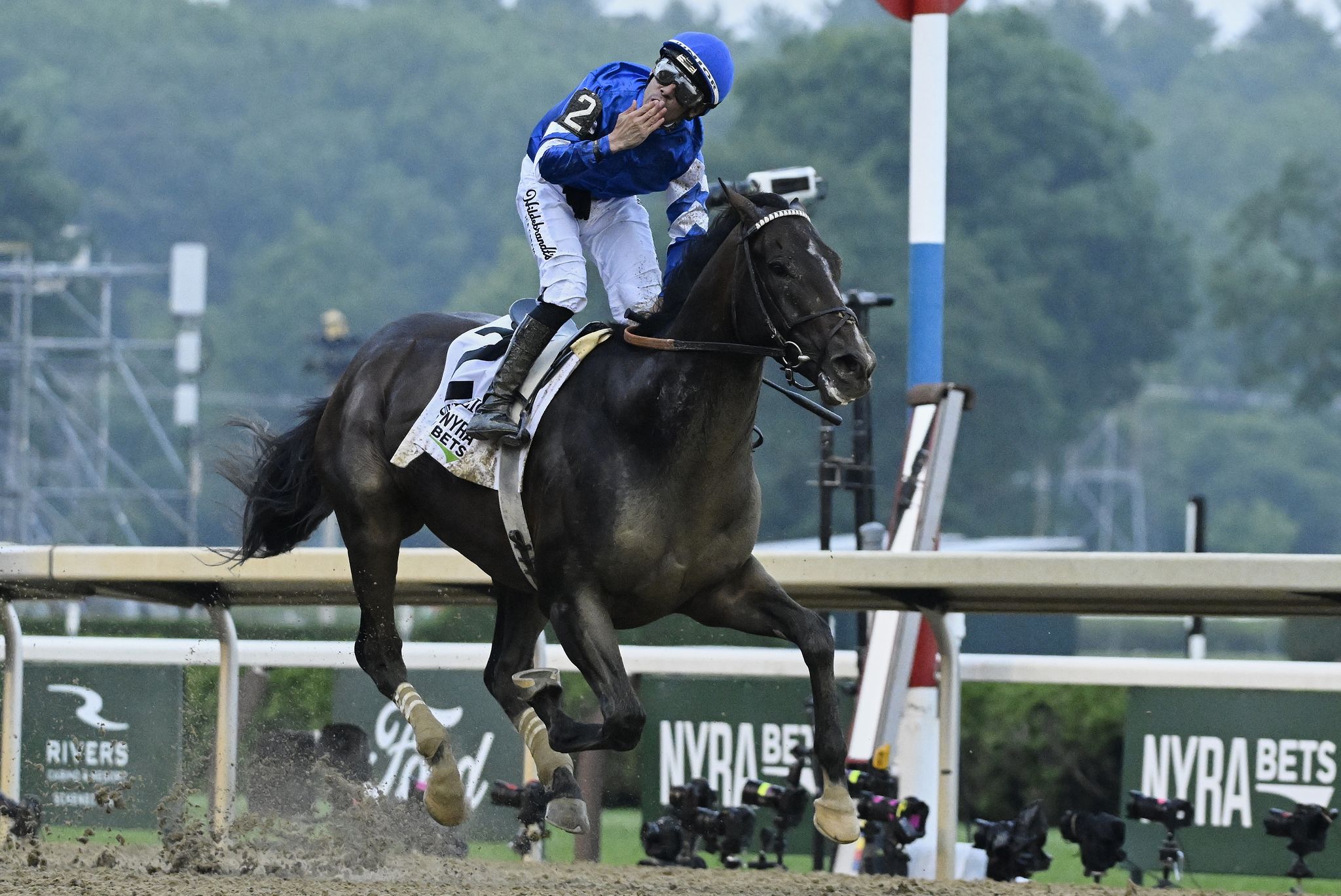 Sovereignty vence a Journalism y conquista Belmont Stakes en Saratoga