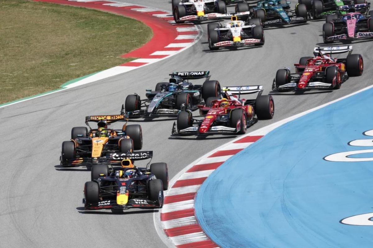 Piastri da una lección a Verstappen y Alonso está en todas