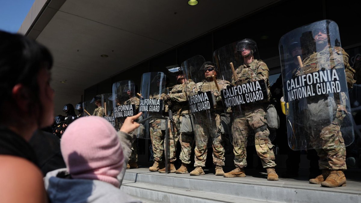 El gobernador de California pide al juez que impida a Trump desplegar al ejército en Los Ángeles