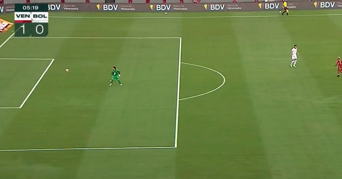 El insólito blooper del arquero de Bolivia en la derrota contra Venezuela que complicó la clasificación al Mundial 2026