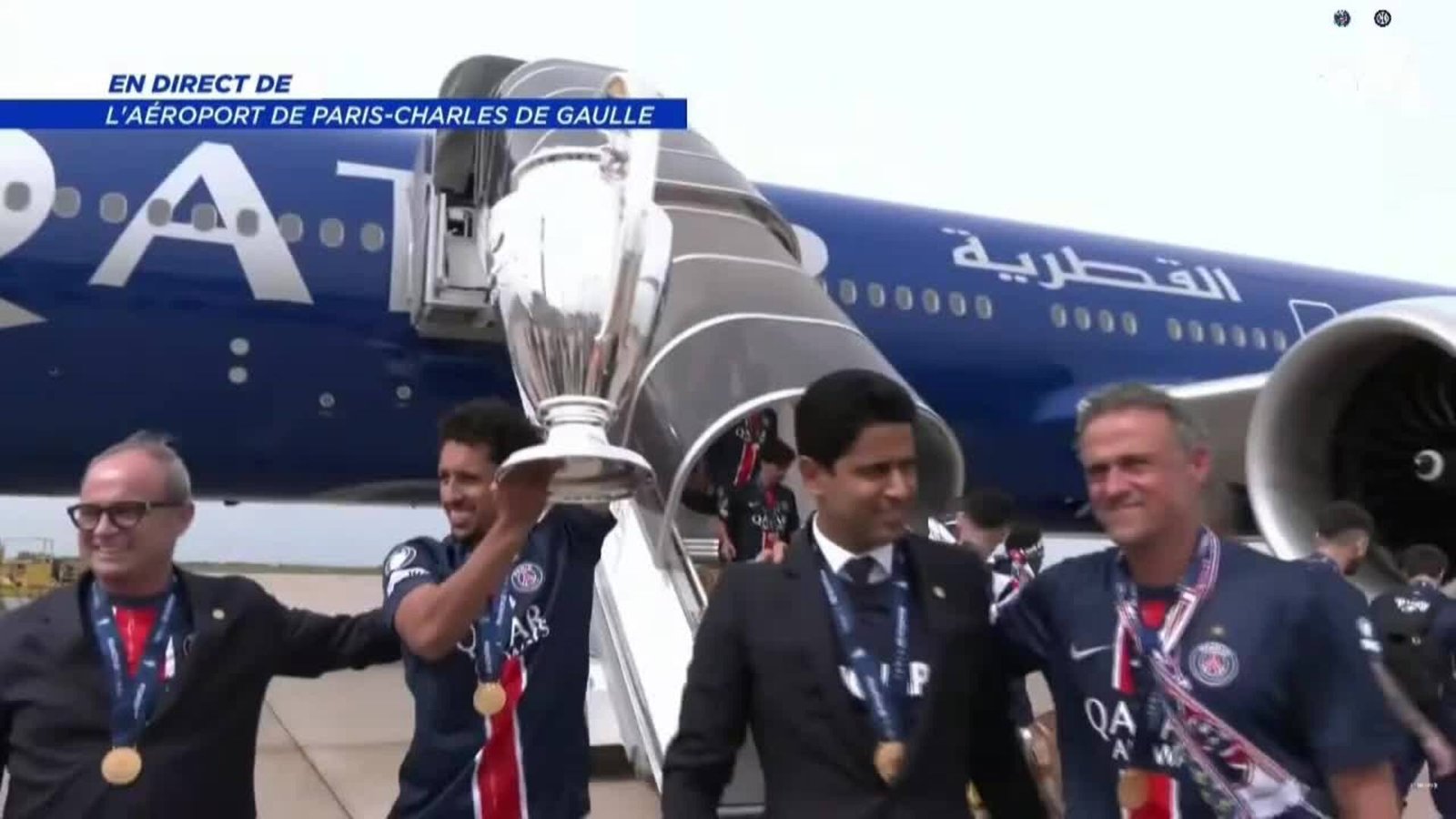 Aterriza en París el avión con los nuevos campeones europeos del PSG